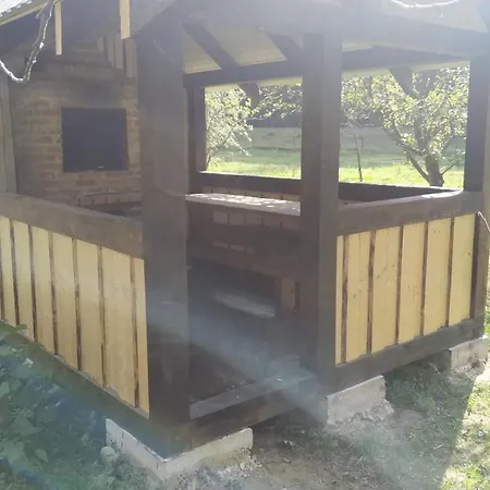 хатина на порташі Tatariw